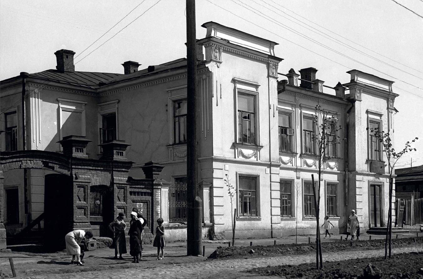 Энгельса 15Г, Екатеринбург.  Усадьба статского советника В.А. Туржанского. 1887 — 1900 годы. Источник: Фотоальбом: Екатеринбург. История города в фотографии. Том II 1914-1950 годы. Музей истории Екатеринбурга. Фото 1930-х годов.